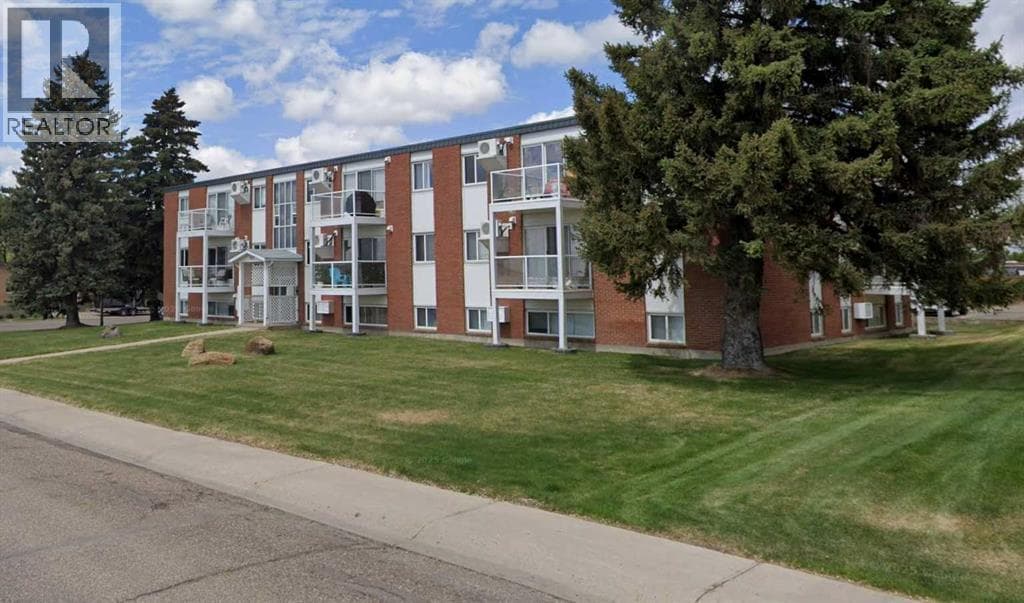 9, 512 McCutcheon Drive NW — Medicine Hat, Alberta - Main photo