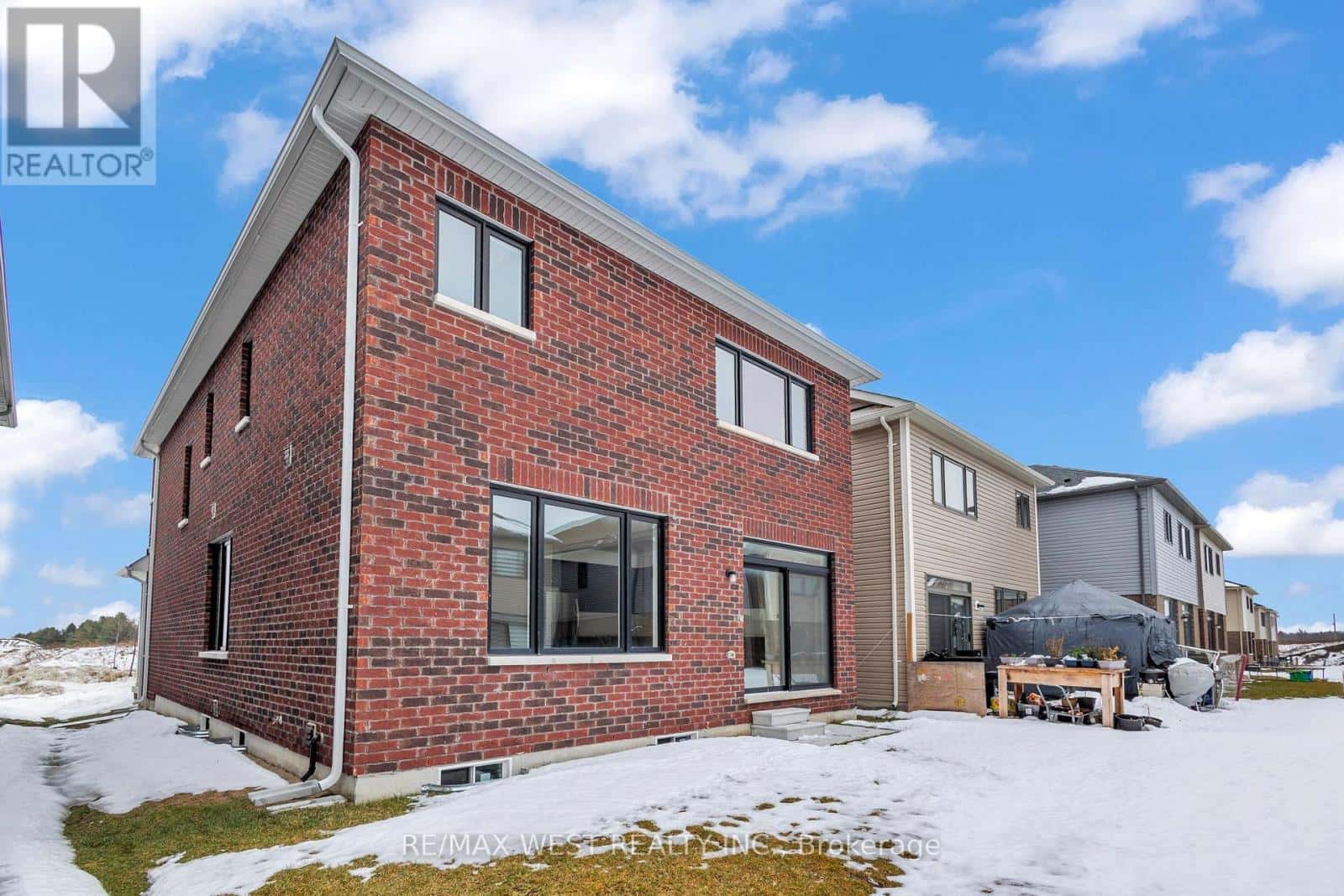 Barrie — Barrie - Photo 2 of 24