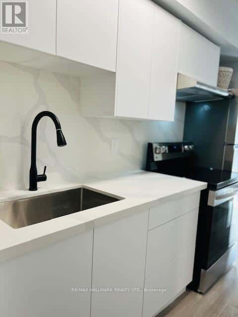 Toronto (New Toronto) — Toronto (New Toronto) - Photo 4 of 11