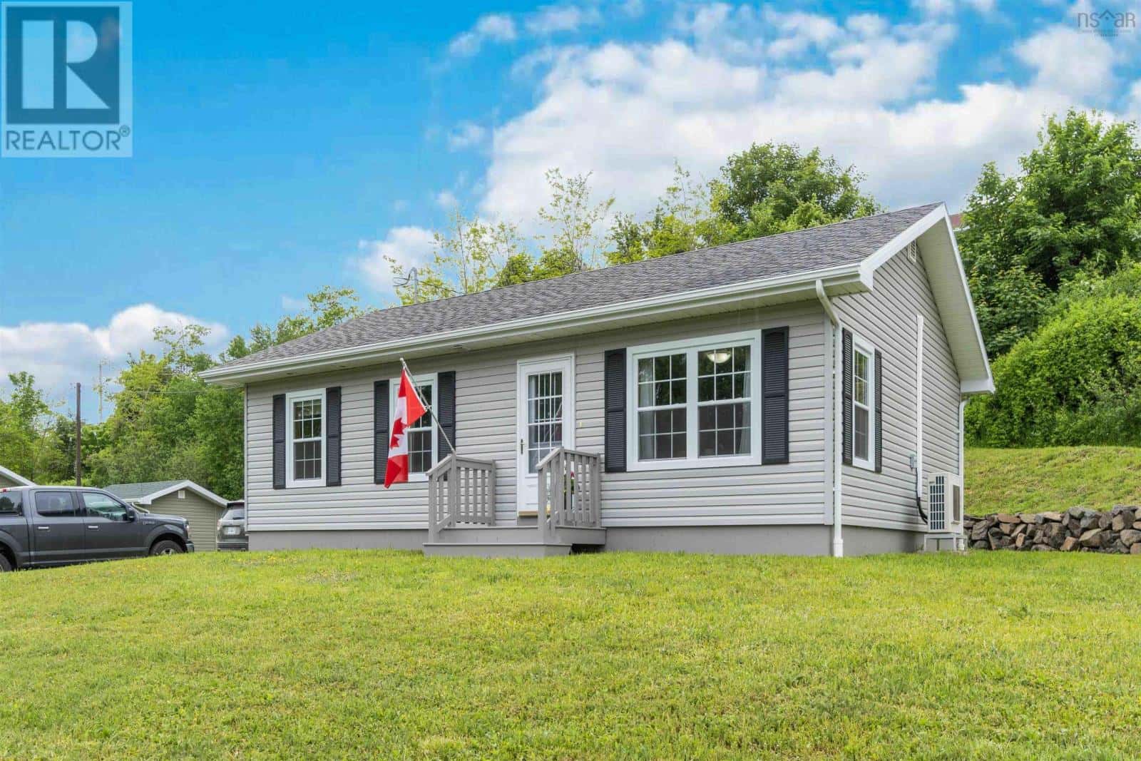 101 Second Avenue — Digby, Nova Scotia - Photo 4 of 35