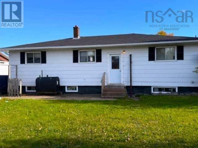 11 Tamarac Drive — Port Hawkesbury, Nova Scotia - Photo 4 of 36