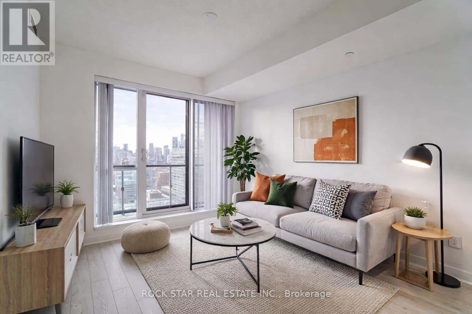 Toronto (Regent Park) — Toronto (Regent Park) - Photo 3 of 15