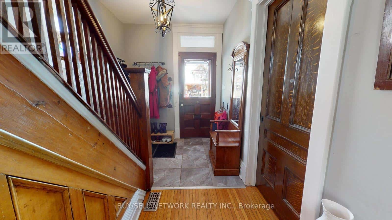 773 AYLMER STREET N — Peterborough (Northcrest Ward 5), Ontario - Photo 4 of 50