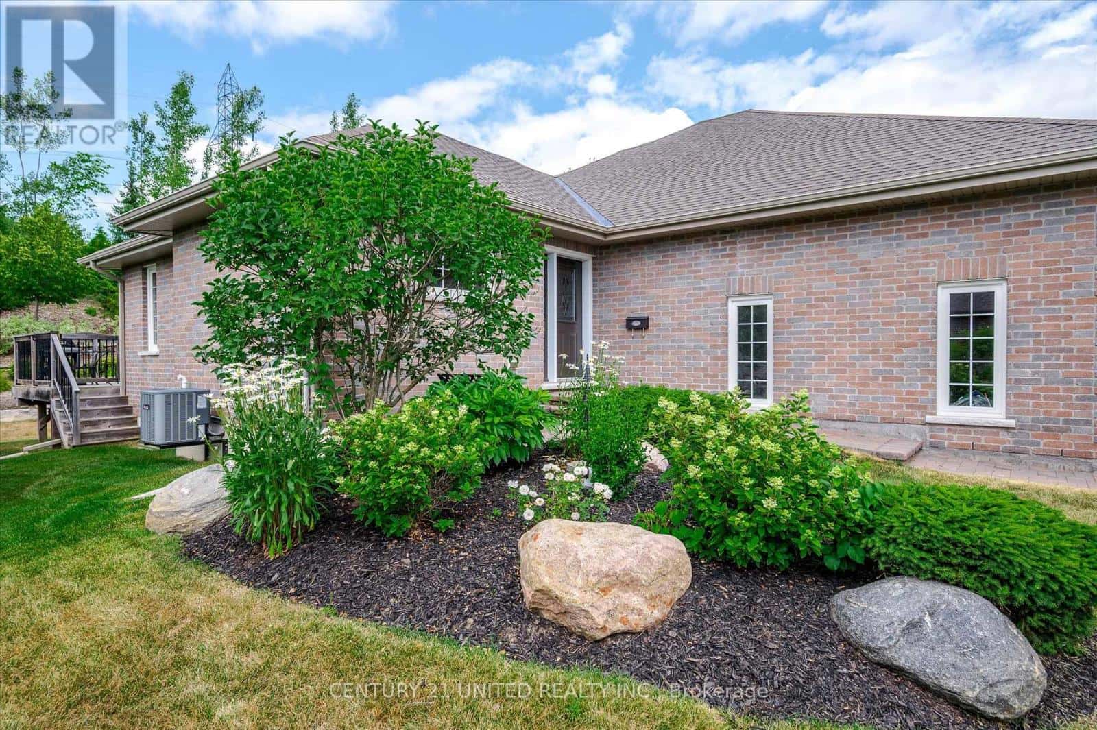 194 - 301 CARNEGIE AVENUE — Peterborough (Northcrest Ward 5), Ontario - Photo 3 of 43