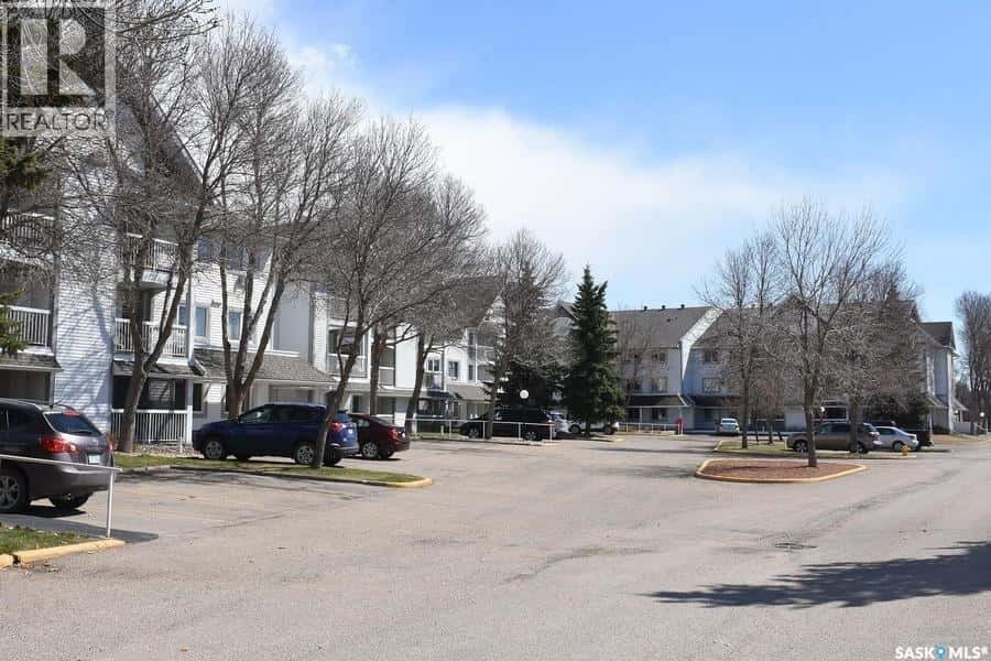 239 960 E Assiniboine AVENUE — Regina, Saskatchewan - Photo 3 of 28