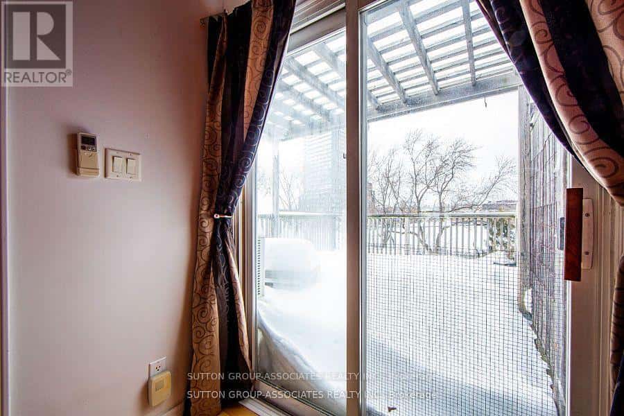 Toronto (Dovercourt-Wallace Emerson-Junction) — Toronto (Dovercourt-Wallace Emerson-Junction) - Photo 3 of 40