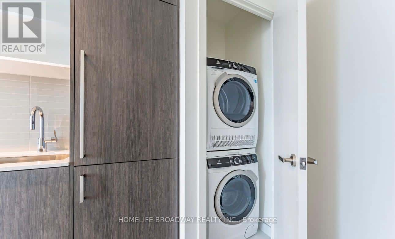 1107 - 138 DOWNES STREET — Toronto (Waterfront Communities) - Photo 4 of 12