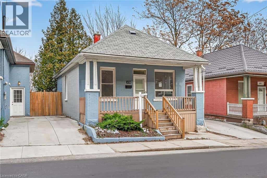 495 CHARLTON Avenue E — Hamilton, Ontario - Photo 3 of 39