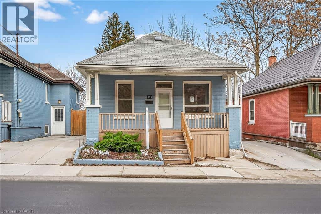 495 CHARLTON Avenue E — Hamilton, Ontario - Photo 5 of 39