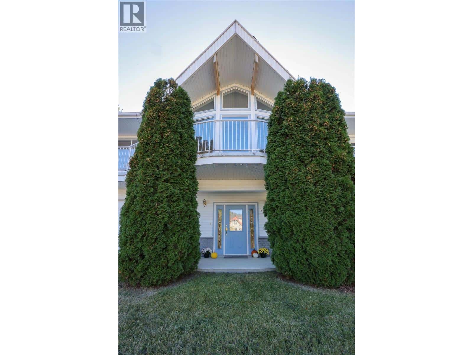 1495 VICTORIA Avenue — Rossland, British Columbia - Photo 3 of 55