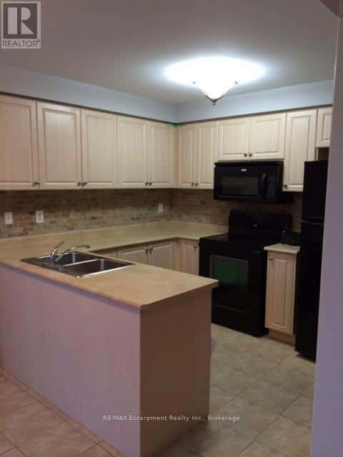 4832 CAPRI CRESCENT — Burlington (Alton), Ontario - Photo 4 of 12