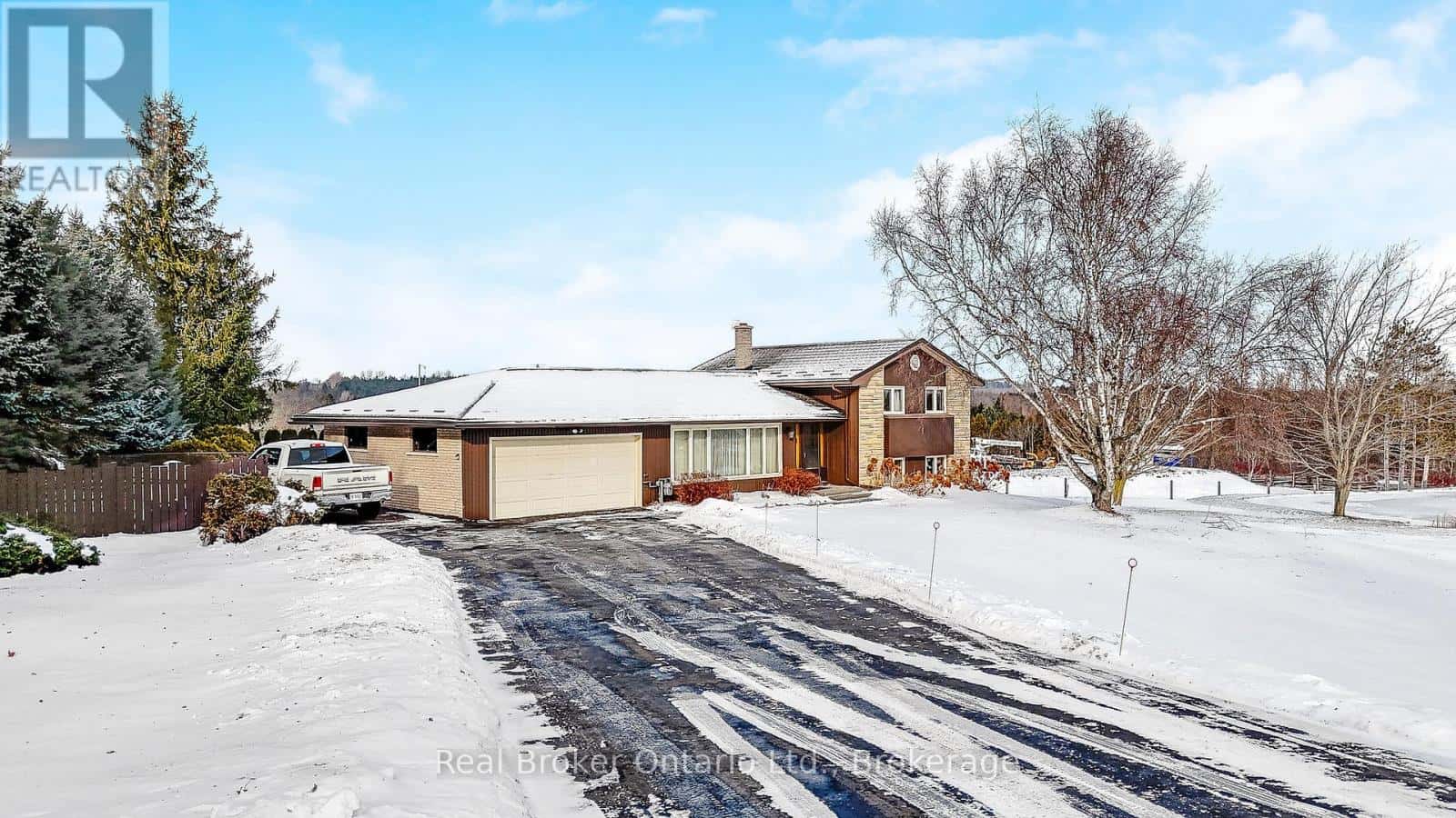 9412 SIDEROAD 17 — Erin, Ontario - Photo 2 of 34