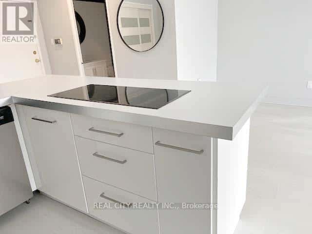 Mississauga (City Centre) — Mississauga (City Centre) - Photo 3 of 22