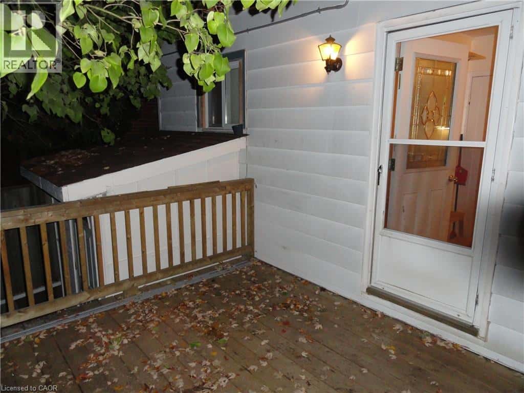 21 WEST Street — Dundas, Ontario - Photo 5 of 38