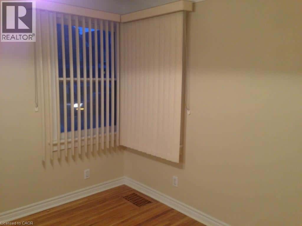 21 WEST Street — Dundas, Ontario - Photo 4 of 38