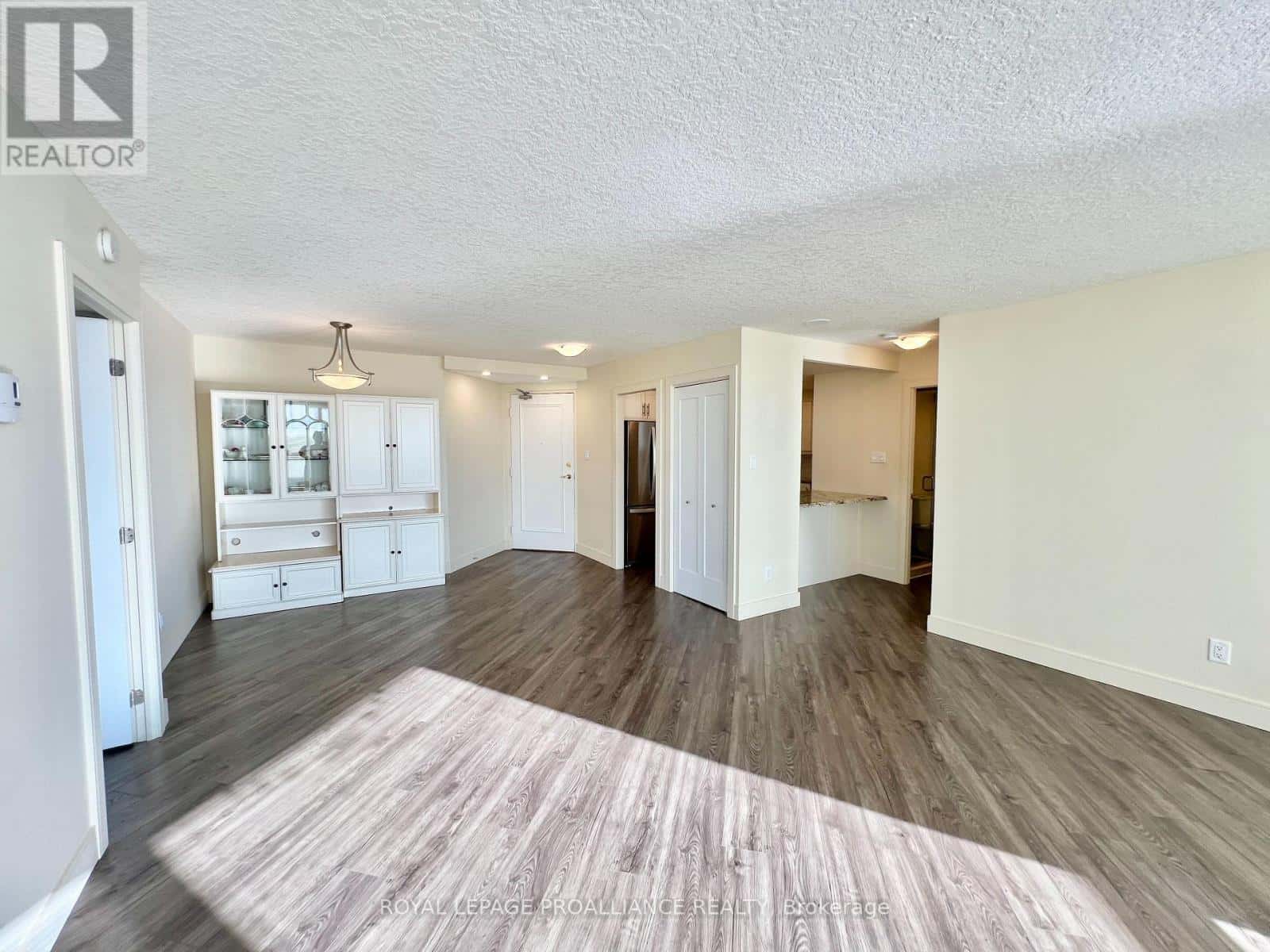 1002 - 344 FRONT STREET — Belleville (Belleville Ward), Ontario - Photo 2 of 20