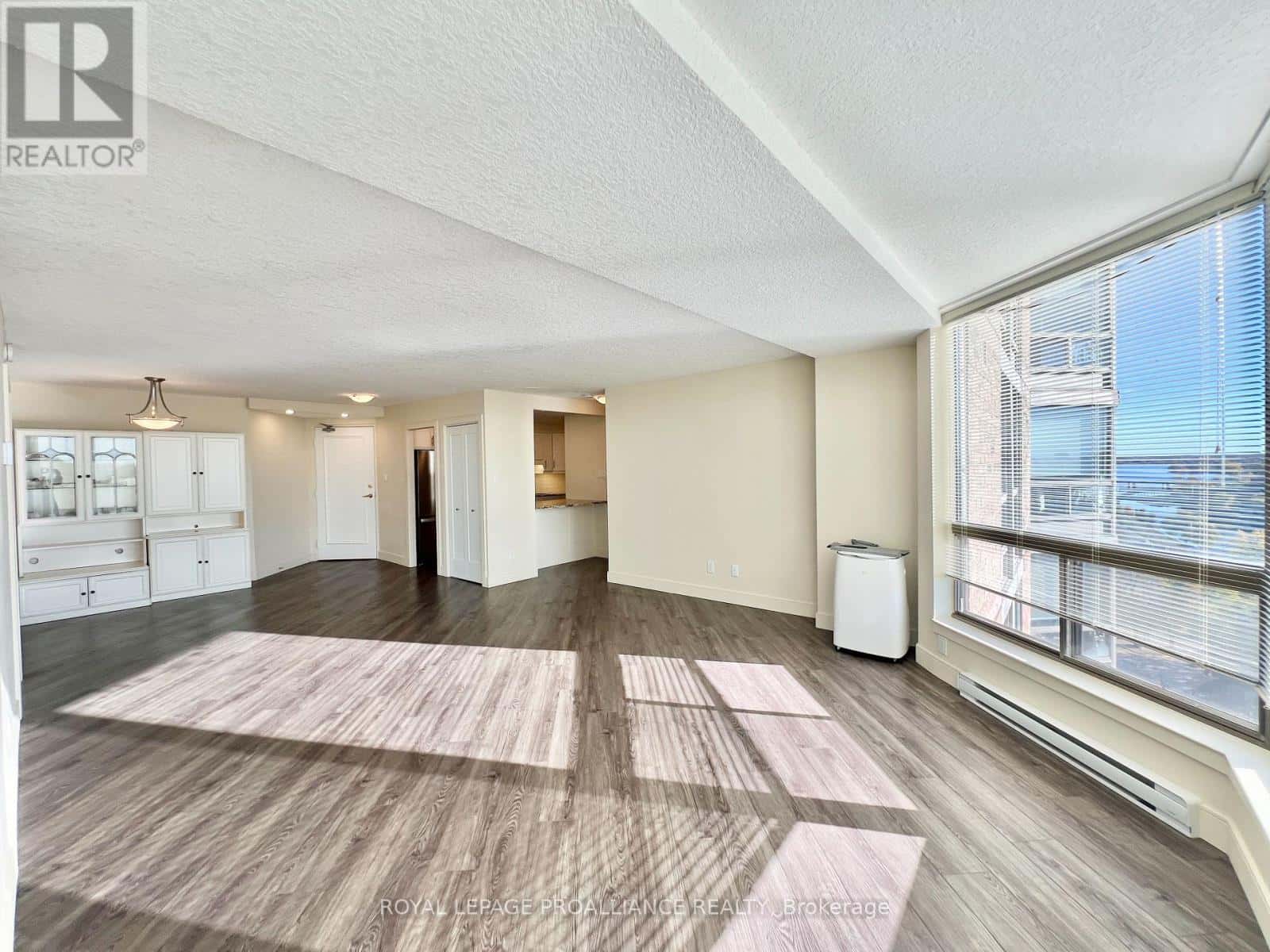 1002 - 344 FRONT STREET — Belleville (Belleville Ward), Ontario - Photo 3 of 20