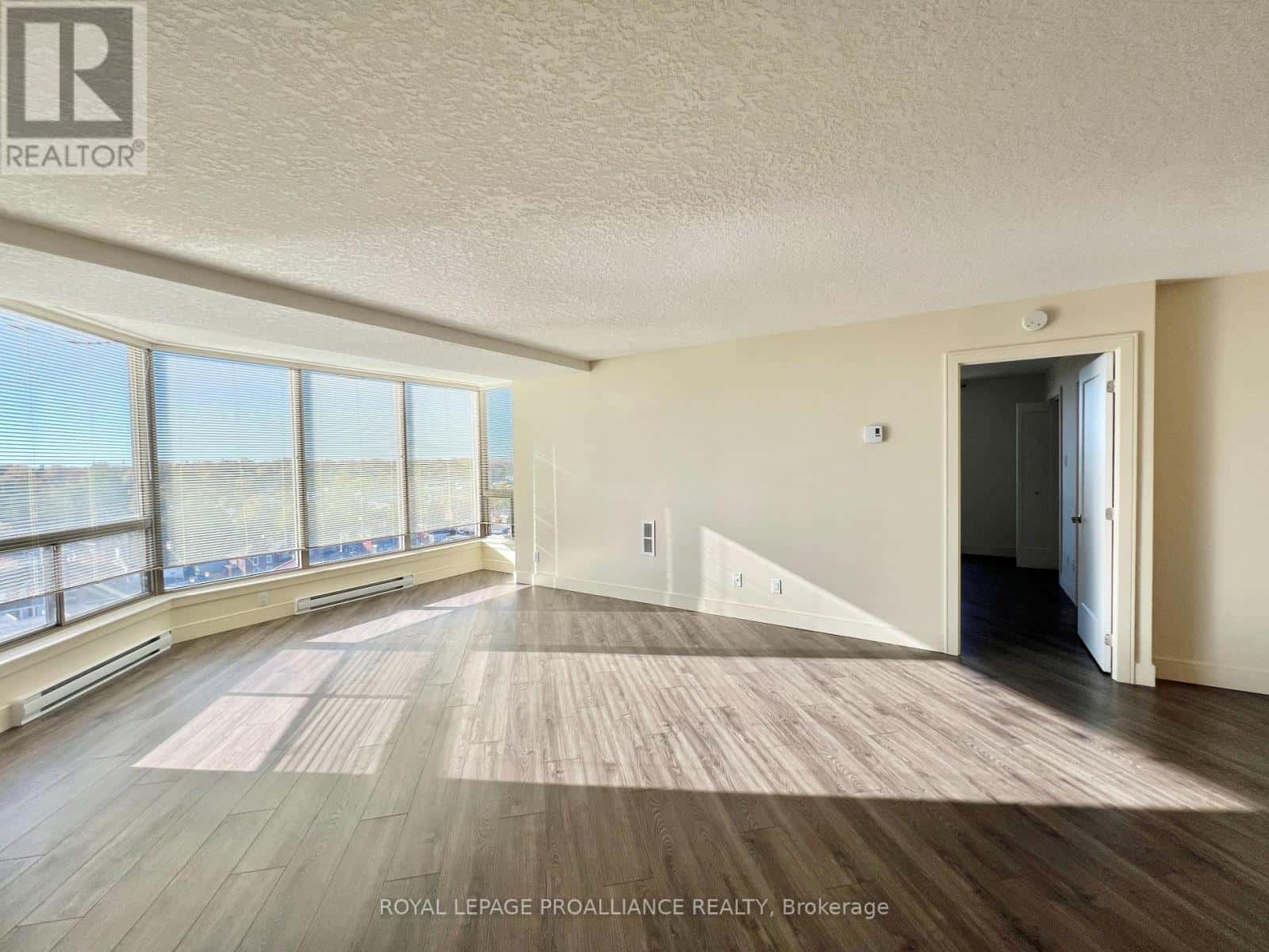 1002 - 344 FRONT STREET — Belleville (Belleville Ward), Ontario - Photo 4 of 20