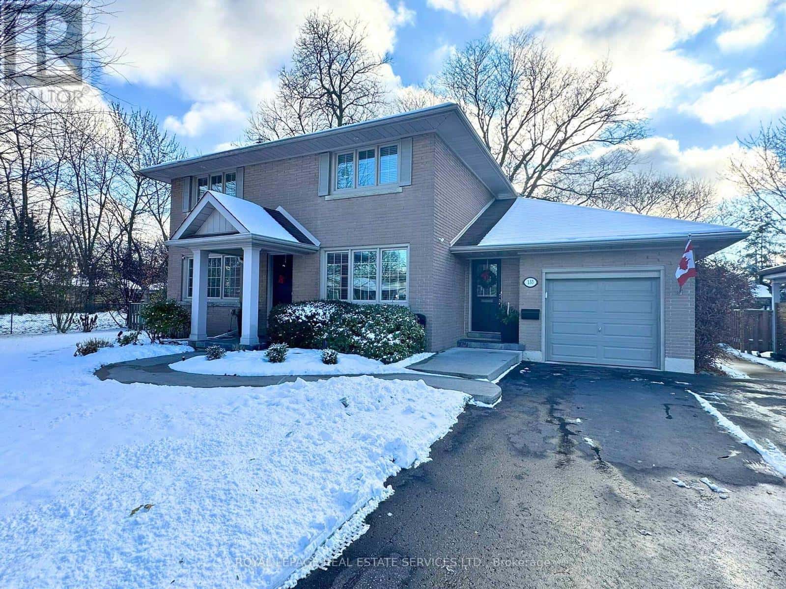 153 ELLIOTT STREET — Brampton (Brampton South), Ontario - Photo 4 of 49