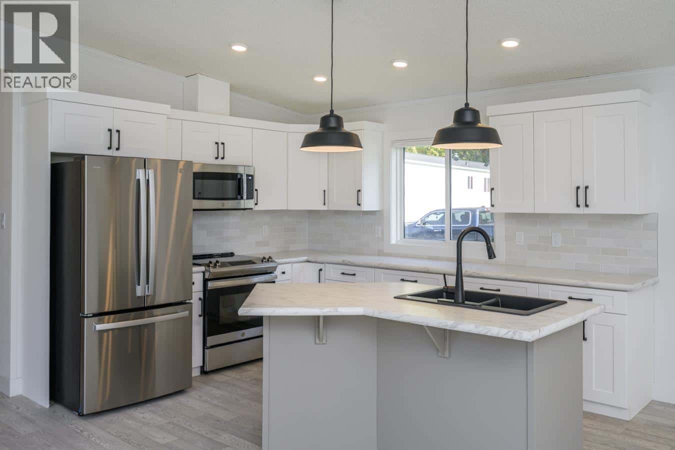 11 5164 HART HIGHWAY — Prince George, British Columbia - Photo 3 of 28