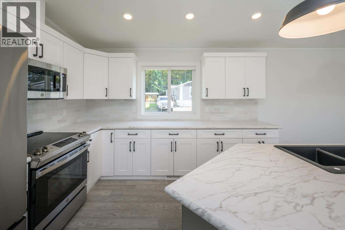 11 5164 HART HIGHWAY — Prince George, British Columbia - Photo 5 of 28