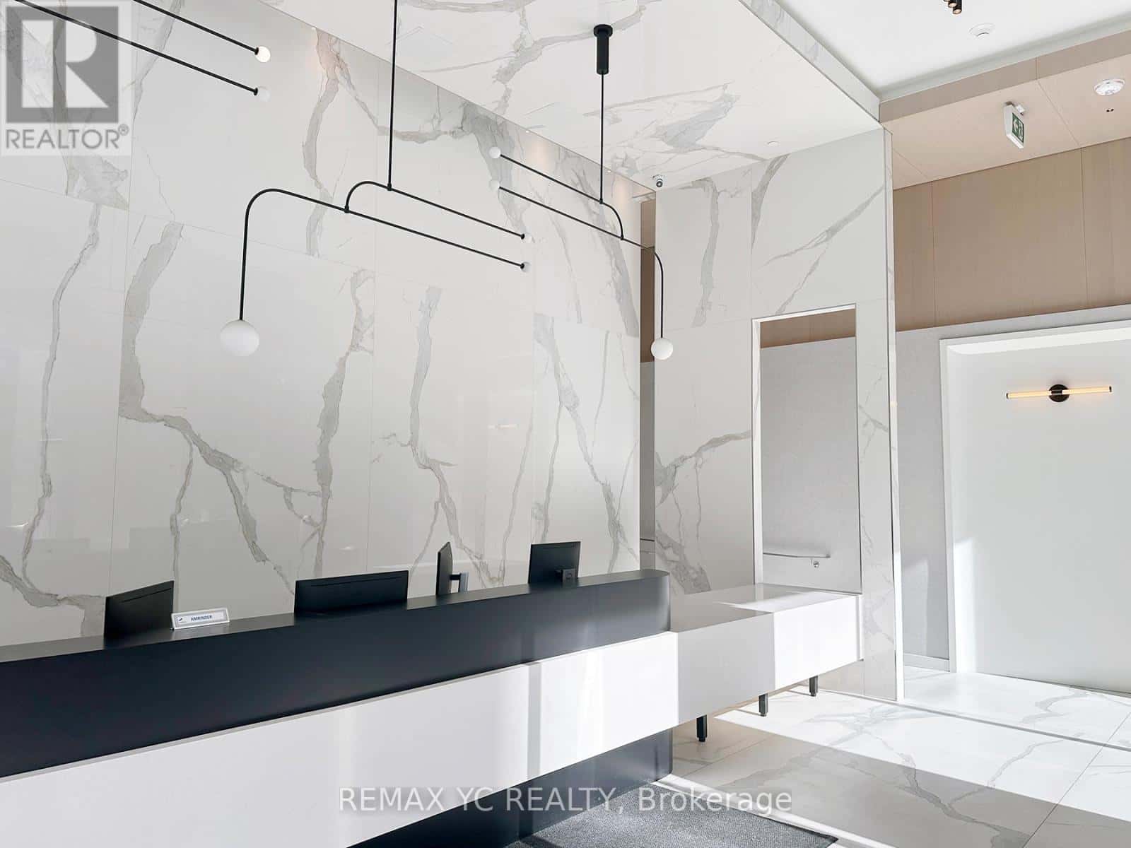 Toronto (Church-Yonge Corridor) — Toronto (Church-Yonge Corridor) - Photo 3 of 20