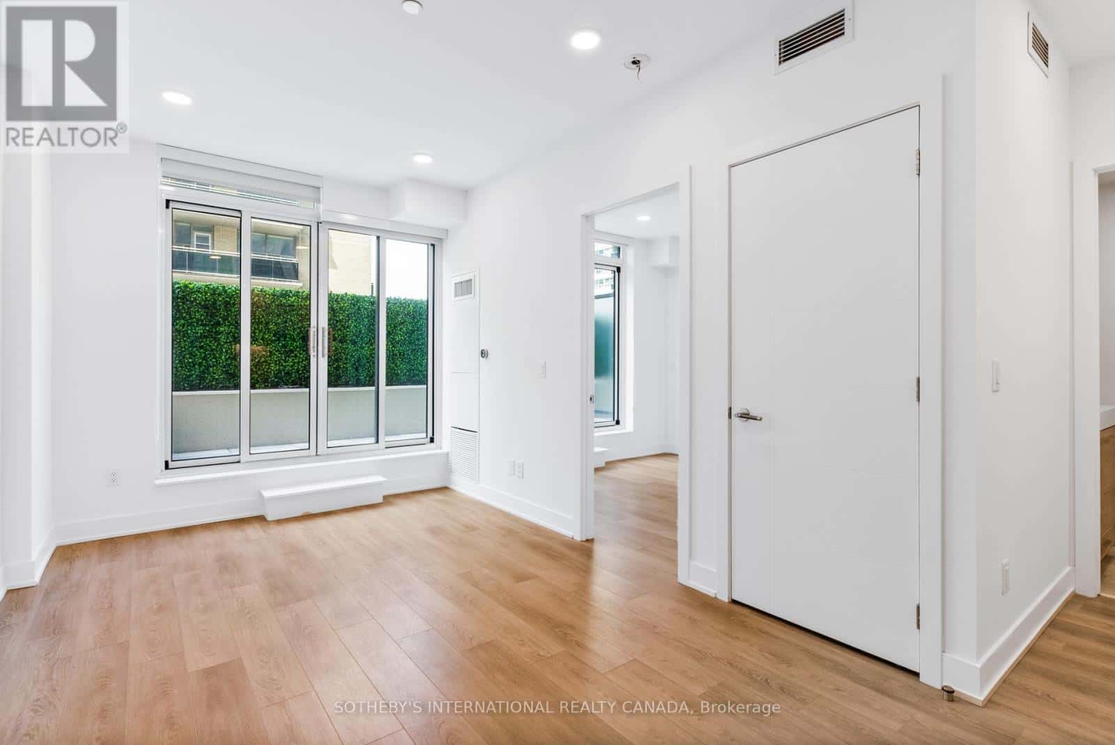 Toronto (Mount Pleasant East) — Toronto (Mount Pleasant East) - Photo 2 of 38