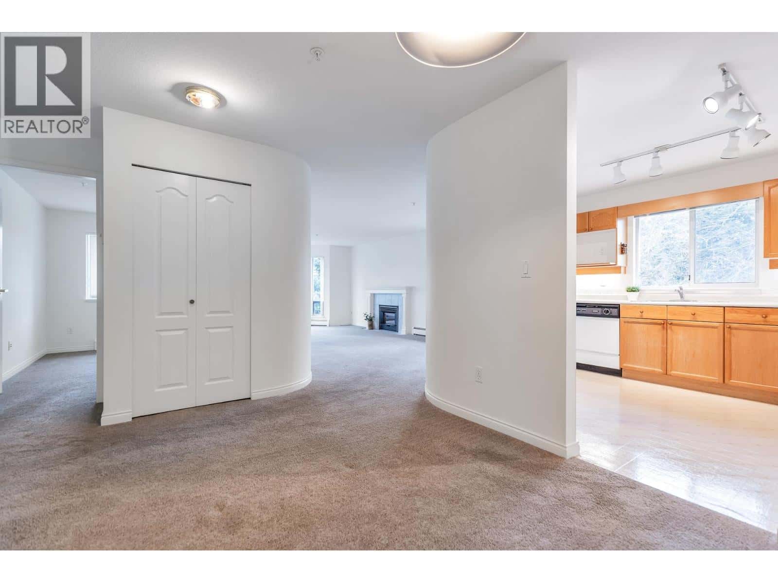 210 9260 NO. 2 ROAD — Richmond, British Columbia - Photo 4 of 33