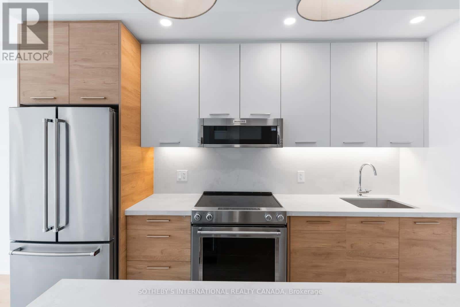 2410 - 200 REDPATH AVENUE — Toronto (Mount Pleasant East) - Photo 3 of 41