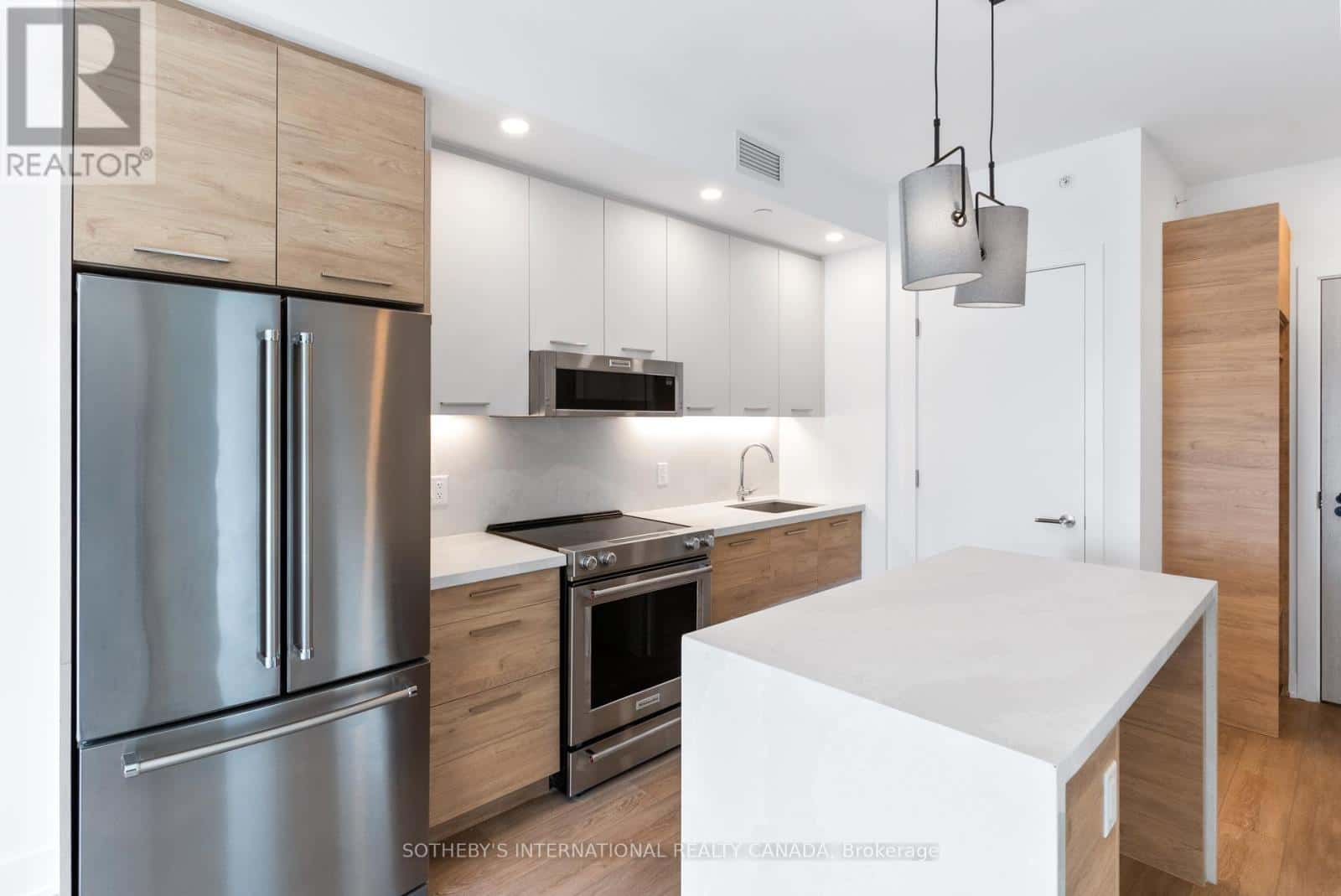 2410 - 200 REDPATH AVENUE — Toronto (Mount Pleasant East) - Photo 4 of 41