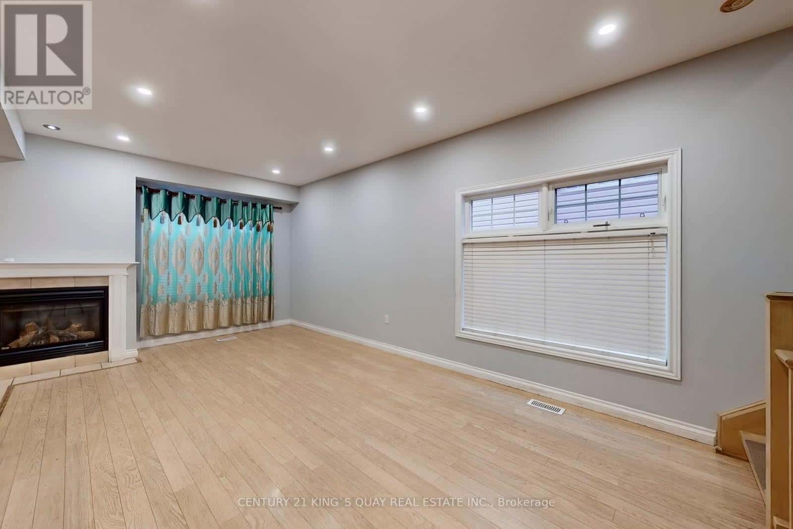 Hamilton (Ancaster) — Hamilton (Ancaster) - Photo 4 of 50