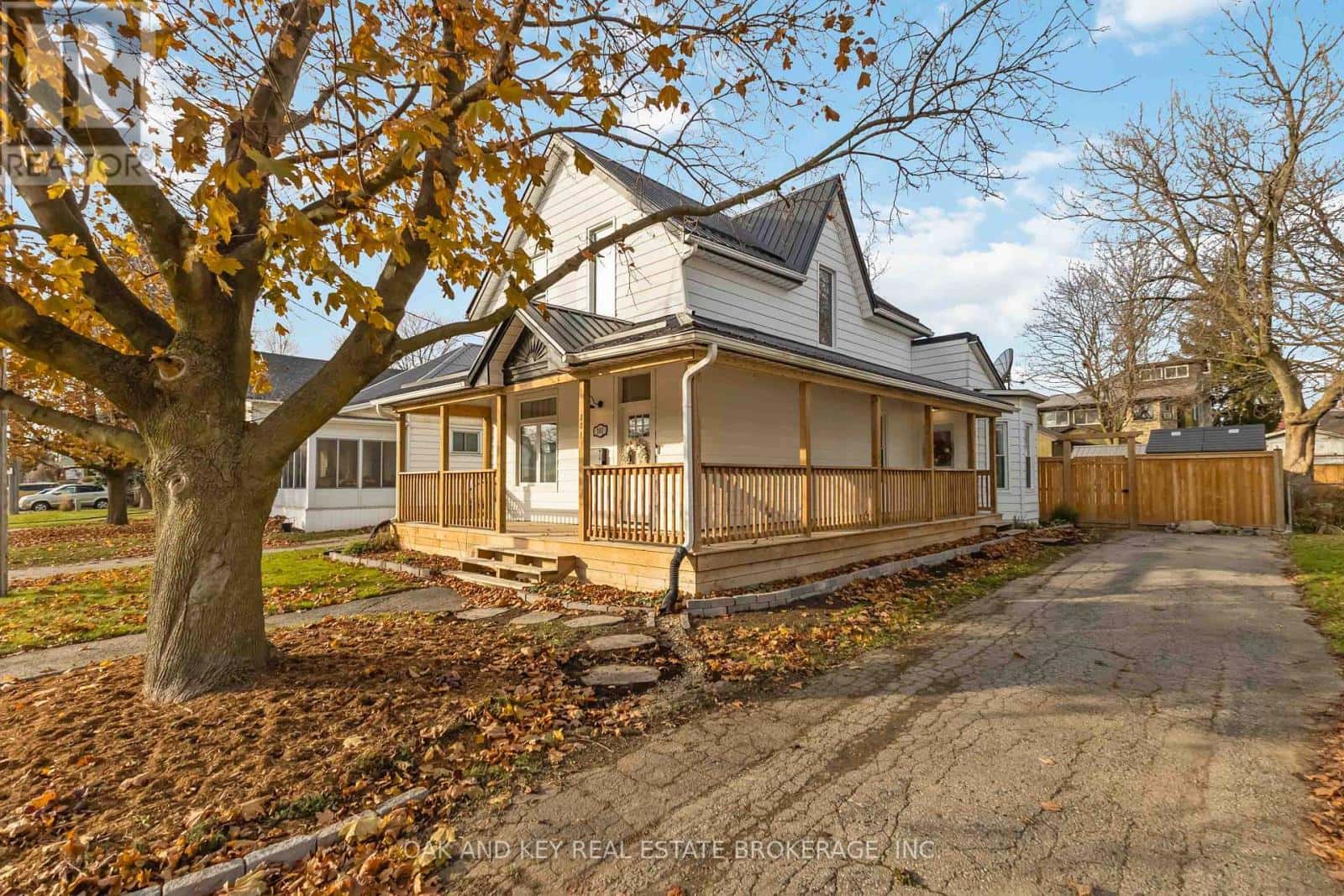 181 WELLINGTON STREET — St. Thomas, Ontario - Photo 4 of 46