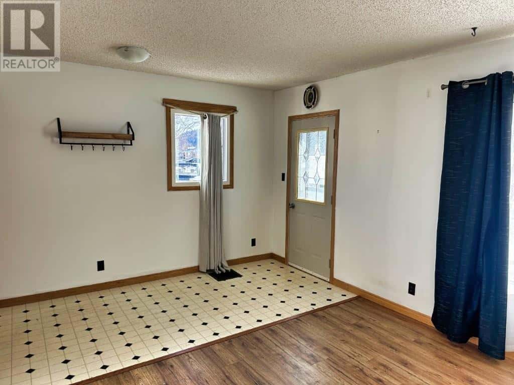 Red Rock — Red Rock - Photo 5 of 50