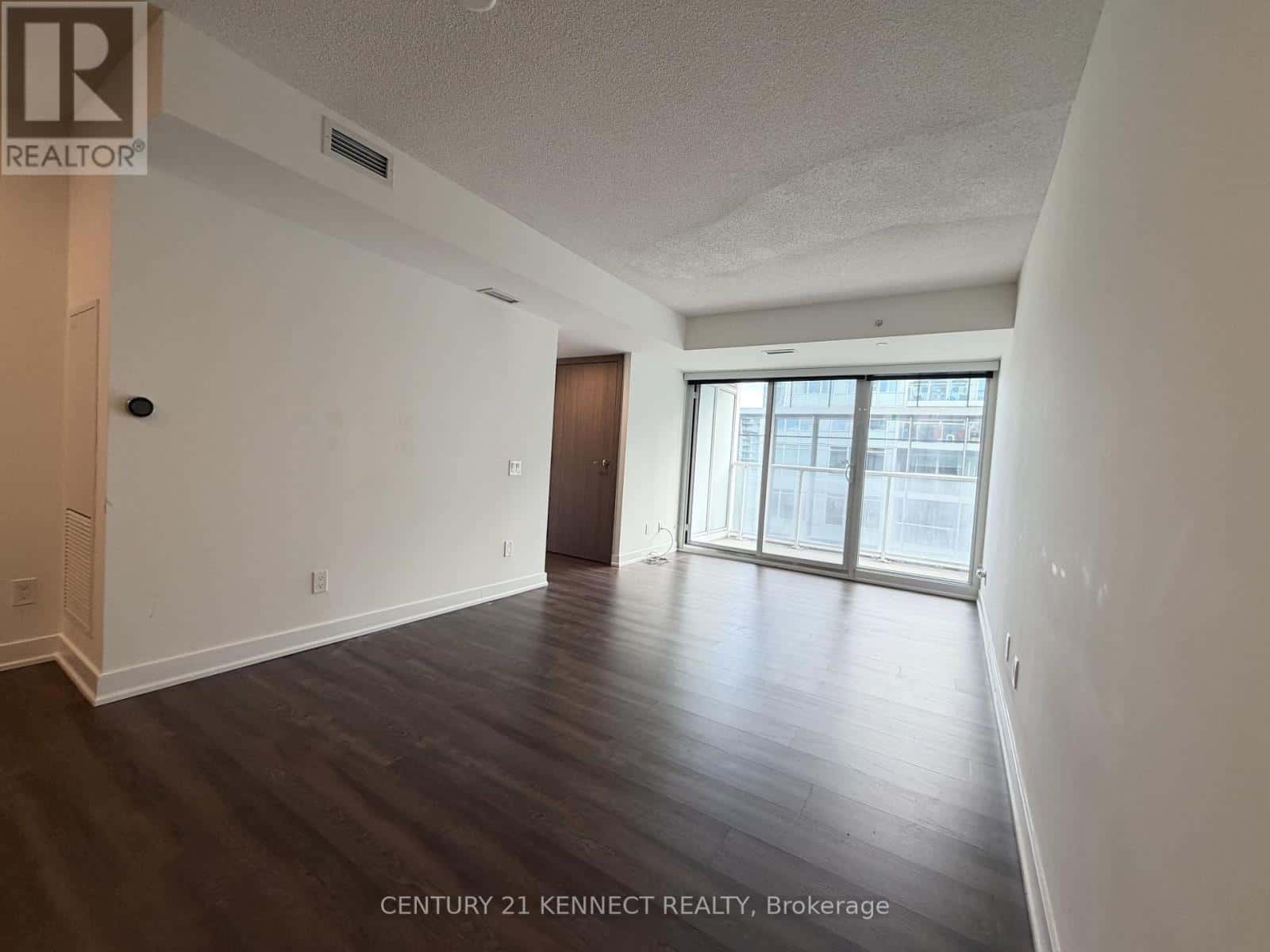 1015 - 17 BATHURST STREET — Toronto (Waterfront Communities) - Photo 4 of 9