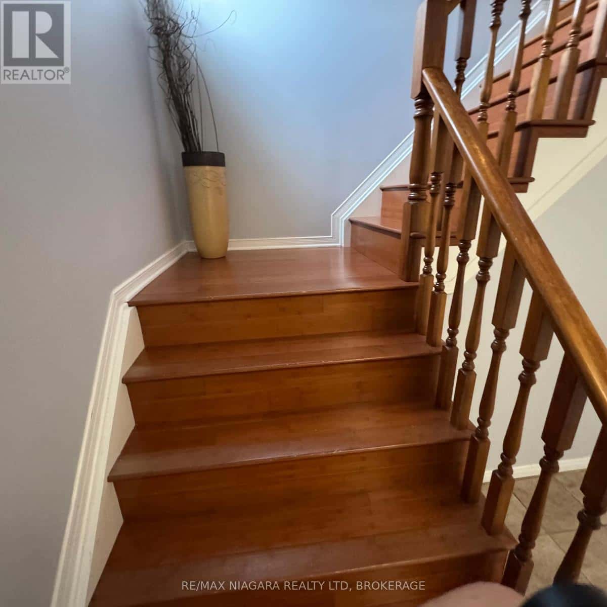 Niagara Falls (Ascot) — Niagara Falls (Ascot) - Photo 2 of 21