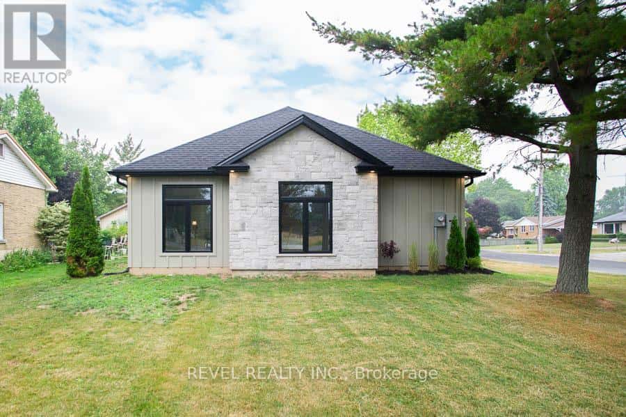 68 HAMILTON PLANK ROAD — Norfolk (Port Dover), Ontario - Photo 3 of 39