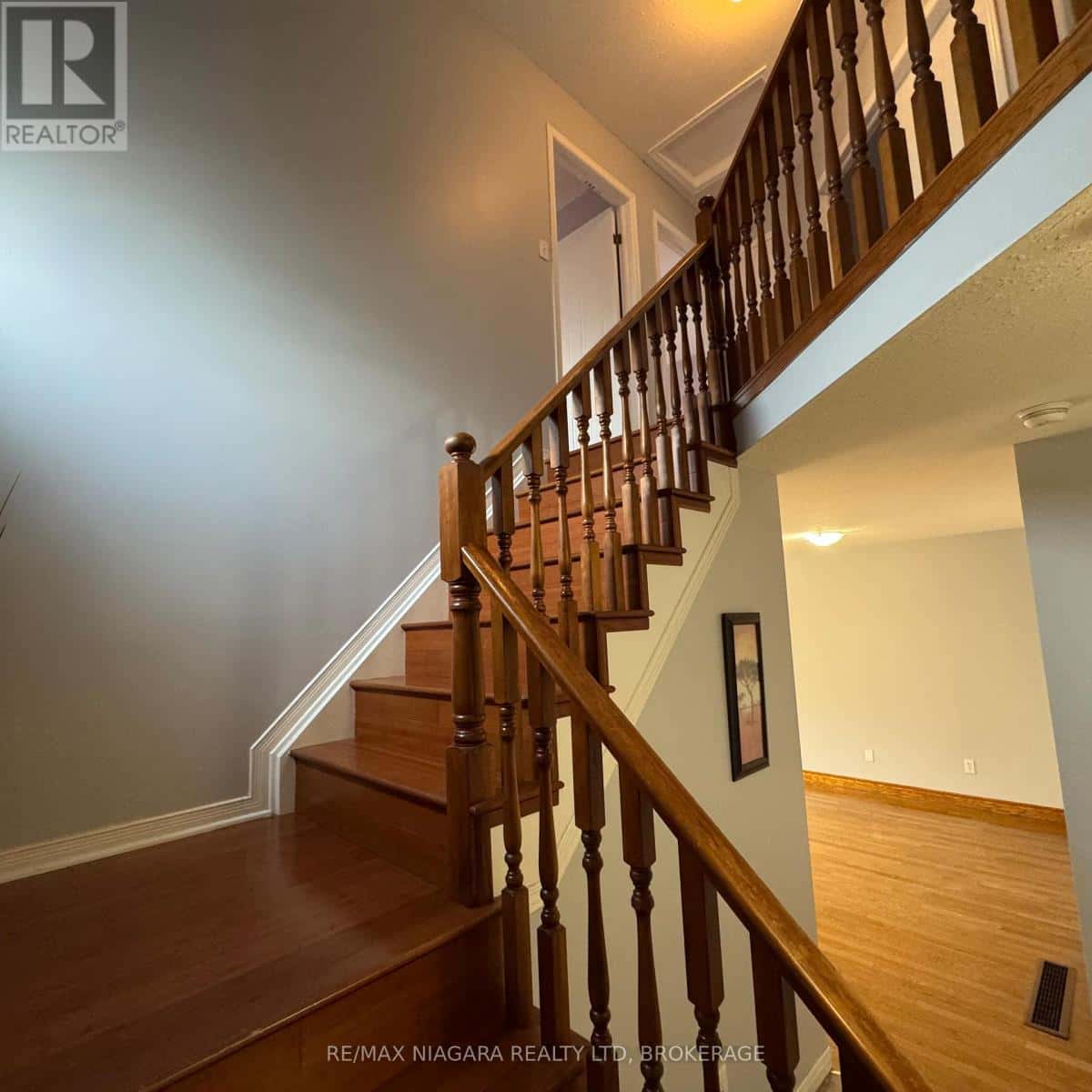 Niagara Falls (Ascot) — Niagara Falls (Ascot) - Photo 3 of 21