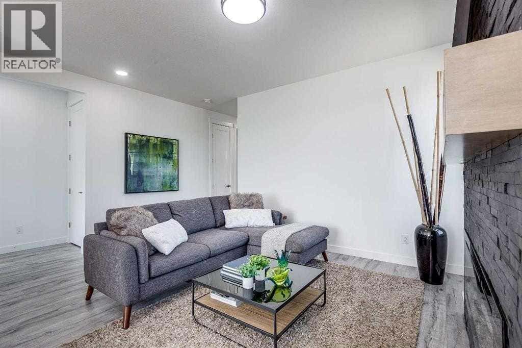 4240 Bauman Way — Innisfail, Alberta - Photo 5 of 19