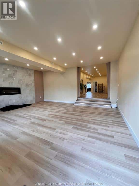 Windsor — Windsor - Photo 5 of 17