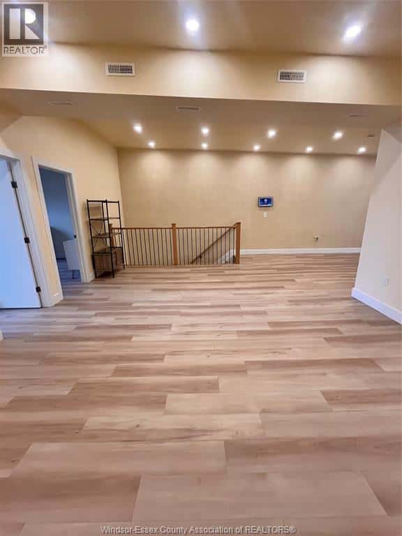 Windsor — Windsor - Photo 4 of 17