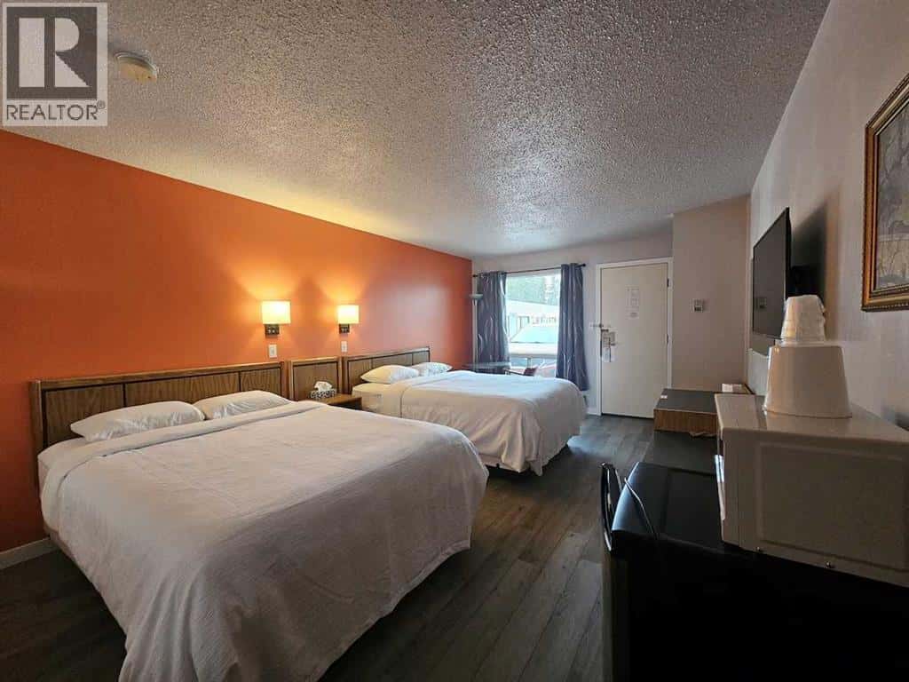 301 42 Street — Edson - Photo 4 of 11