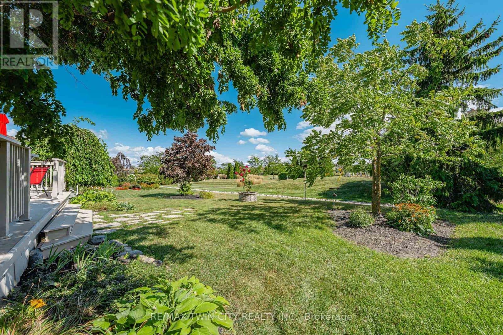 18 - 152 DEVONSHIRE DRIVE — Wilmot, Ontario - Photo 2 of 50