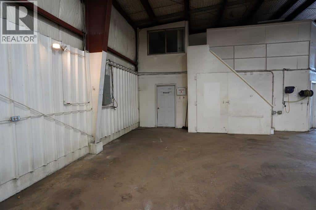 4640 45 Street — Lacombe - Photo 3 of 15