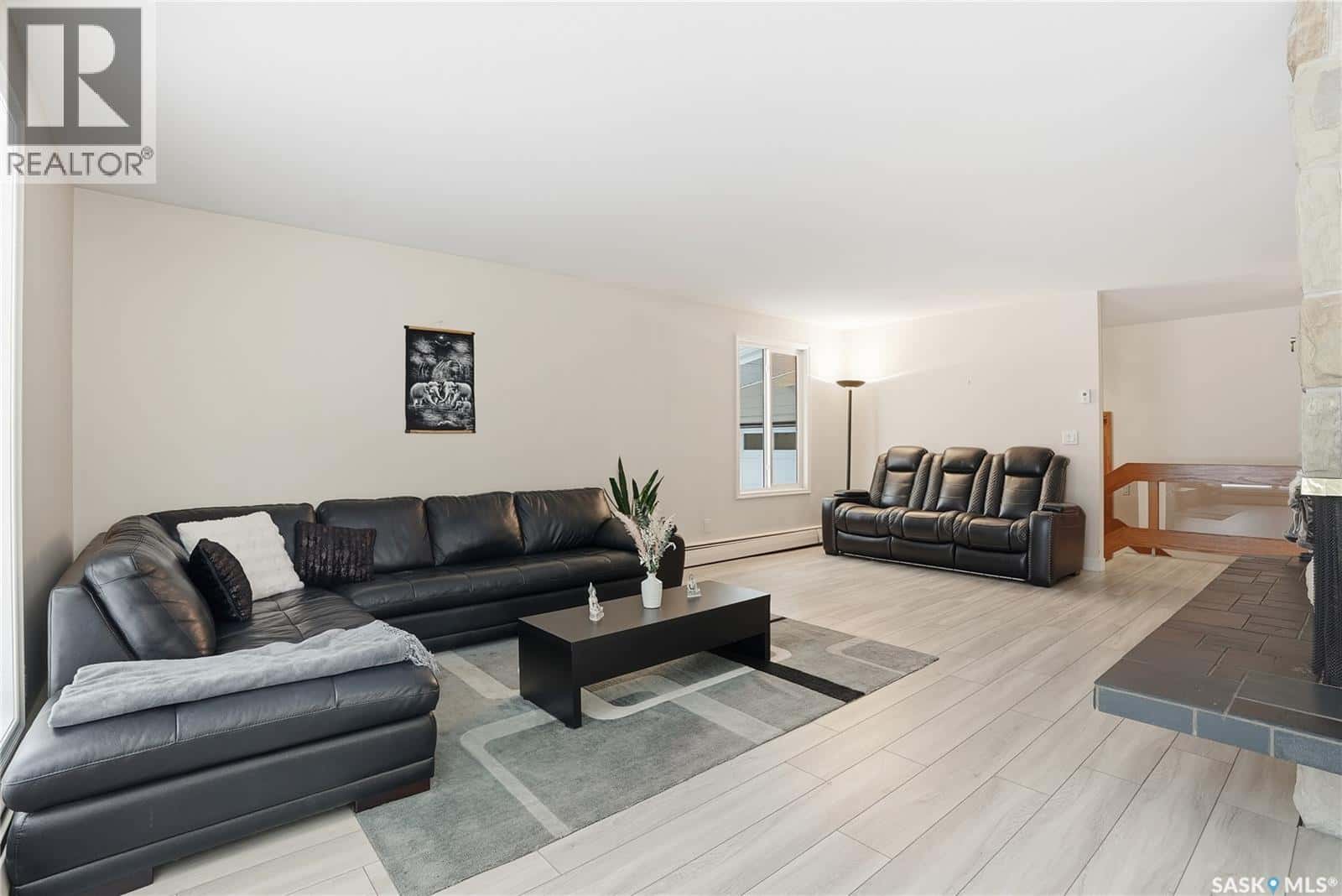 257 Campion CRESCENT — Saskatoon, Saskatchewan - Photo 4 of 49