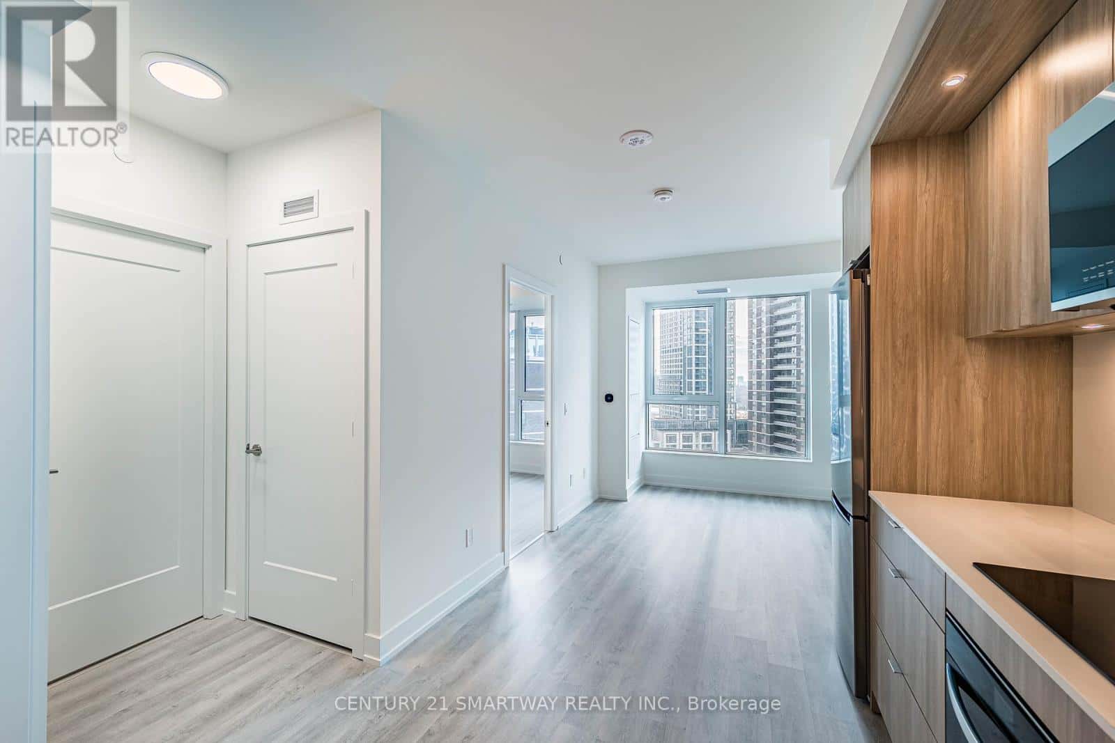 1105 - 60 CENTRAL PARK ROADWAY — Toronto (Islington-City Centre West) - Photo 5 of 26