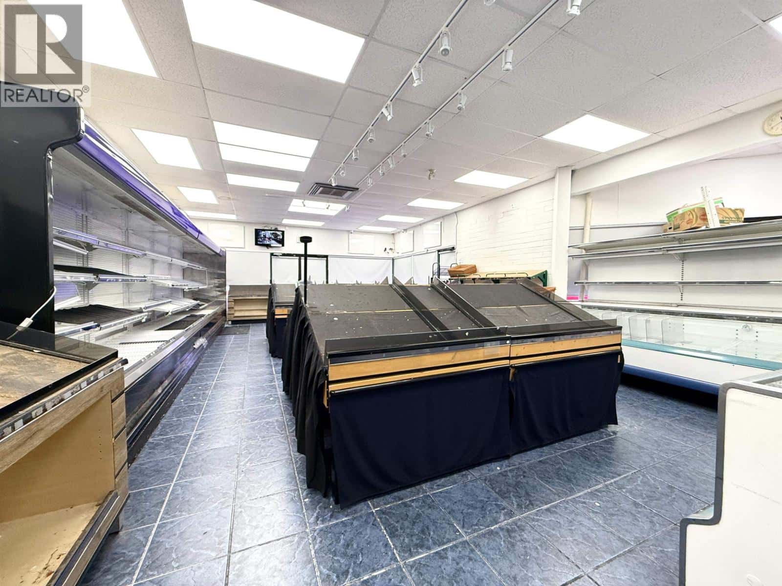 100 & 110 8211 WESTMINTER HIGHWAY — Richmond - Photo 5 of 9