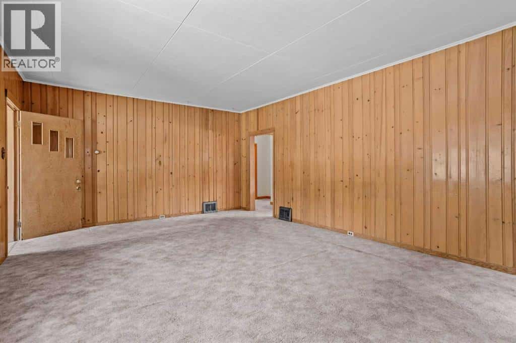 404 Otter Street — Banff, Alberta - Photo 5 of 40