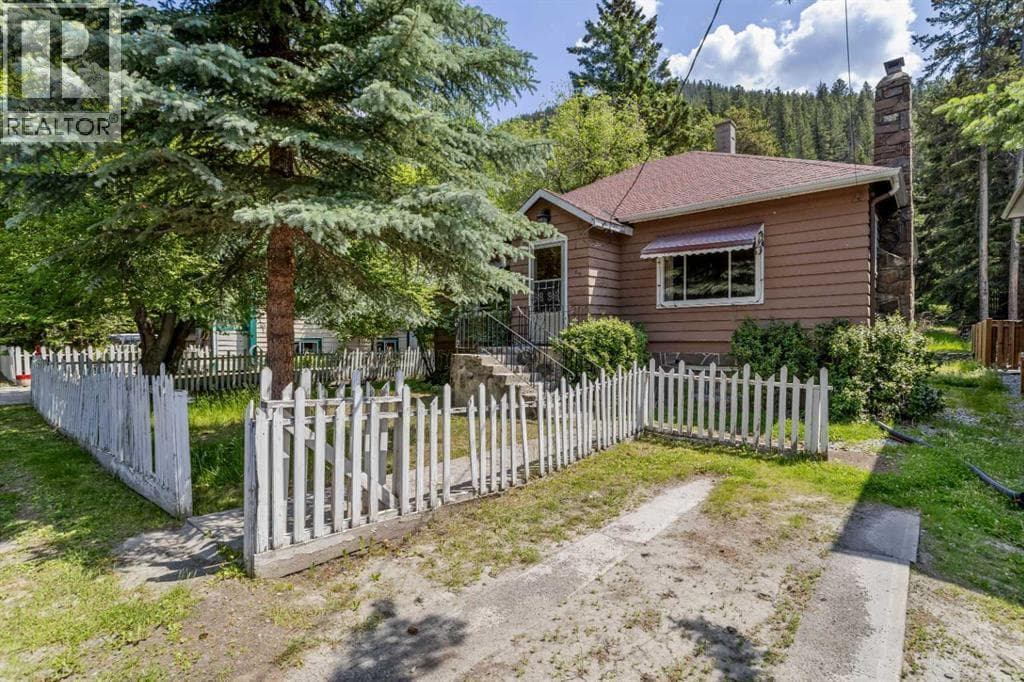 404 Otter Street — Banff, Alberta - Main photo