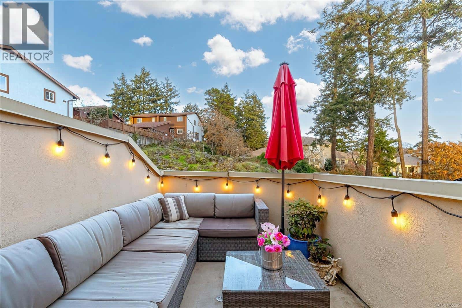 33 909 Admirals Rd — Esquimalt, British Columbia - Photo 2 of 66