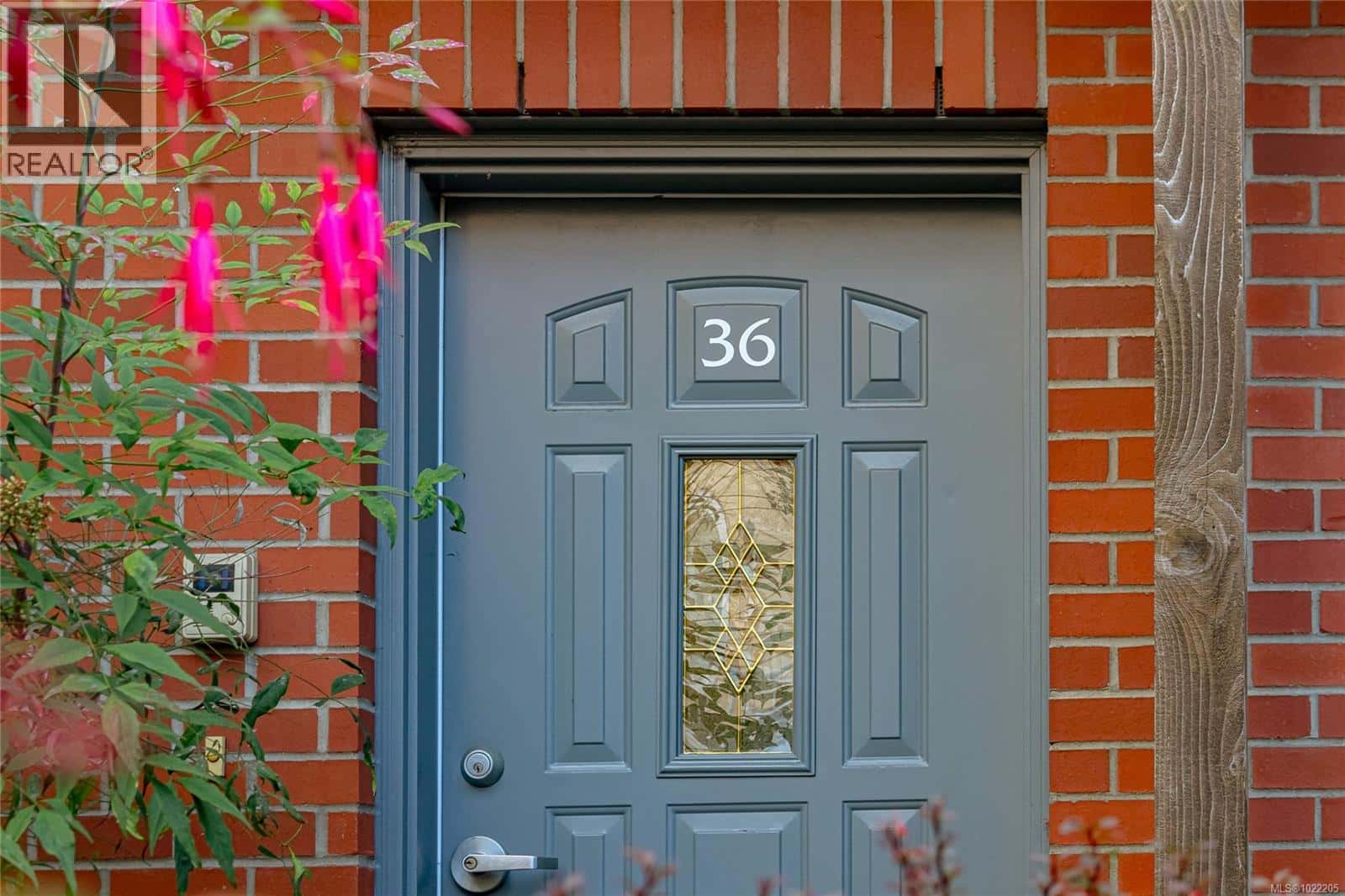 36 60 Dallas Rd — Victoria, British Columbia - Photo 2 of 69